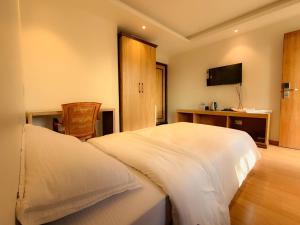 Tharlam Guest House