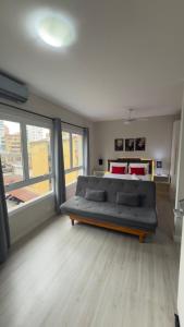 Red One - Em frente ao metrô Luz com Vaga