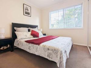 Stylish New Farm Retreat w Parking Walk Cafés & River