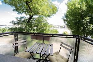 Vintage Panoramic Apartment