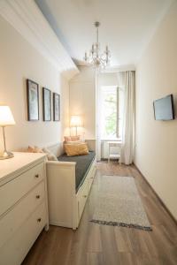 Vintage Panoramic Apartment