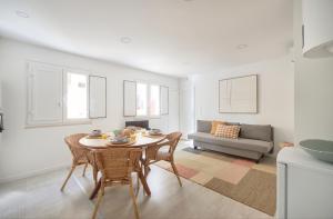 Central & Sunny Apt 10m to Beach, By TimeCooler