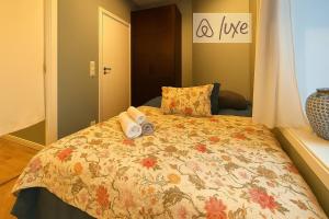 Modern Central 4 guestsComfortable Bed Sofa Bed