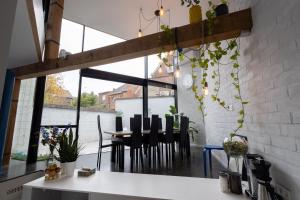 Townhouse Tongeren Center 275m2, 10p - Featured in Designbook