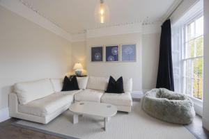 Elegant Period Town Centre Apartment with Parking