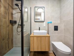 Reymonta Deluxe Apartment by BookingHost