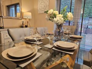 The Chase, Luxury Hot Tub Retreat, Pets Welcomed