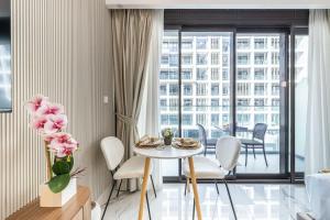 Airstay - Bright Studio in Meydan - Azizi 67 - Monthly Offer Available!