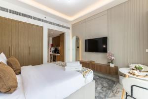 Airstay - Bright Studio in Meydan - Azizi 67 - Monthly Offer Available!