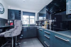 Middleton 4 Bed Free Parking Long stays