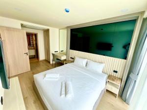 THE OZONE CONDOMINIUM laguna near bangtao beach