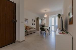 Tripoli White Home by Wonderful Italy