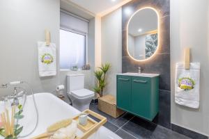 The Secret Garden, Donaghadee - The Hideaway - Luxury 5-Beds - Sleeps 7