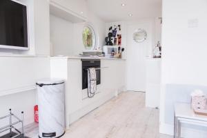 Bovisand Beach Area Chalet, 2-Bed Sea View with Gated Parking & BBQ