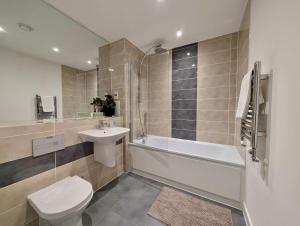 Modern 2-Bed Ground-Floor Flat with Private Terrace