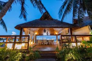 Villa with a beautiful terrace, BBQ Grill and pool