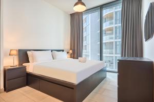 STAY BY LATINEM Luxury 2BR Holiday Home W2013 near Downtown