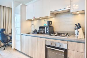 STAY BY LATINEM Luxury 2BR Holiday Home W2013 near Downtown