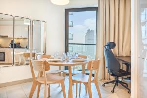 STAY BY LATINEM Luxury 2BR Holiday Home W2013 near Downtown