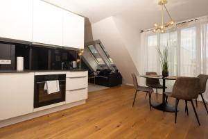 Sunny Terrace Penthouse with AC - Self Check-In