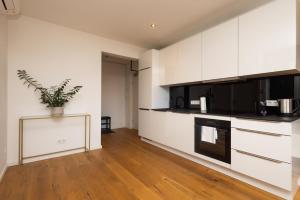 Sunny Terrace Penthouse with AC - Self Check-In