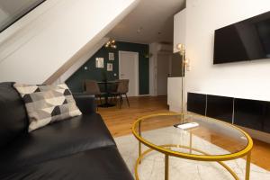 Sunny Terrace Penthouse with AC - Self Check-In