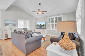 Back Bay 5813 by Wild Dunes