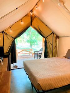 Riverside Oasis: Luxury Safari Tent near Kingsbury, Texas, Perfect for a Family Glamping Vacation