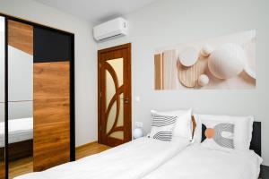 Modern Stay with Balcony