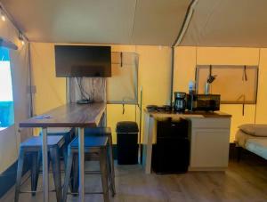 Impressive Safari Tent with Barbecue in Staples, Texas