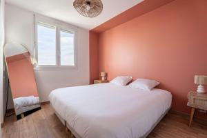 Le Jean Moulin T2 air-conditioned private parking balcony