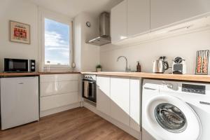 Le Jean Moulin T2 air-conditioned private parking balcony