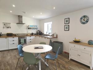 2 Bed in Hinton Blewett oc-g34070