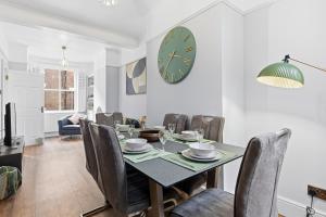 Modern 3BDR Home By Eason Stays Short Lets Chester