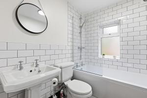 Modern 3BDR Home By Eason Stays Short Lets Chester