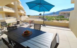 Apt 4 pers -comforts - sea and mountain view