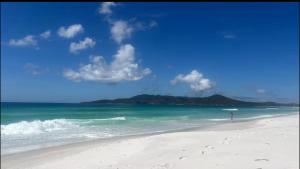 Casa de praia, ao lado do Mar e da lagoa vermelha do foguete