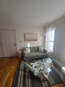 Cozy Private Suite Near Train to NYC