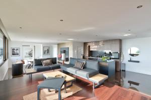 Stunning 3BR flat with parking 500m from the beach