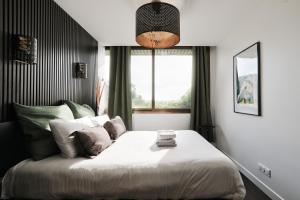 Stunning 3BR flat with parking 500m from the beach