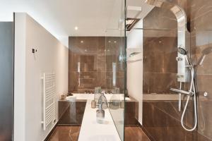 Stunning 3BR flat with parking 500m from the beach