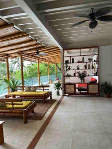 Ocean view Jungle Nest - 2min from the beach