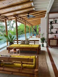 Ocean view Jungle Nest - 2min from the beach