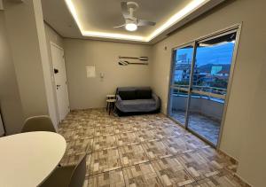 C186 Apartamento de 1 quarto no centrinho de Canasvieiras a 200m da praia