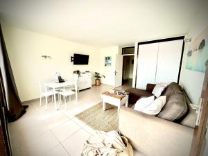 Seafront Serenity Suite by Deihu Experiences