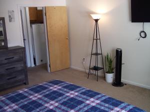 Cozy One-Bedroom Retreat in the Heart of Smithtown