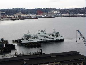 1 Block to Pike Place Market Balcony Water View
