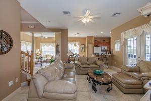 Beautiful 5 Bed Villa with South Facing Pool Spa Home close to Disney!