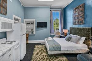 Walk to Coffee- Historic Studio