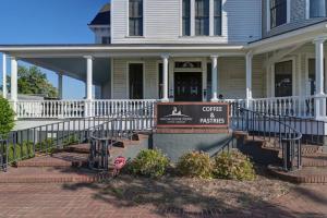 Walk to Coffee- Historic Studio